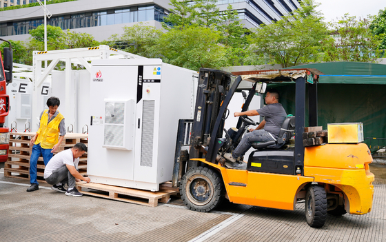 Υψηλής τάσης ψύξη All-in-One AC LiFePO4 μπαταρία 215KWh 197Kwh 179Kwh 107Kwh Πιστοποιημένη από την IEC για βιομηχανικές και εμπορικές χρήσεις