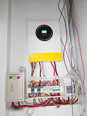 Υβριδικός ηλιακός μετατροπέας 48V Μία φάση Αγνό Sine Wave 8.5kw 11kw Off Grid MPPT με ενσωματωμένο φορτιστή και προστασία από υψηλή υπερχείλιση